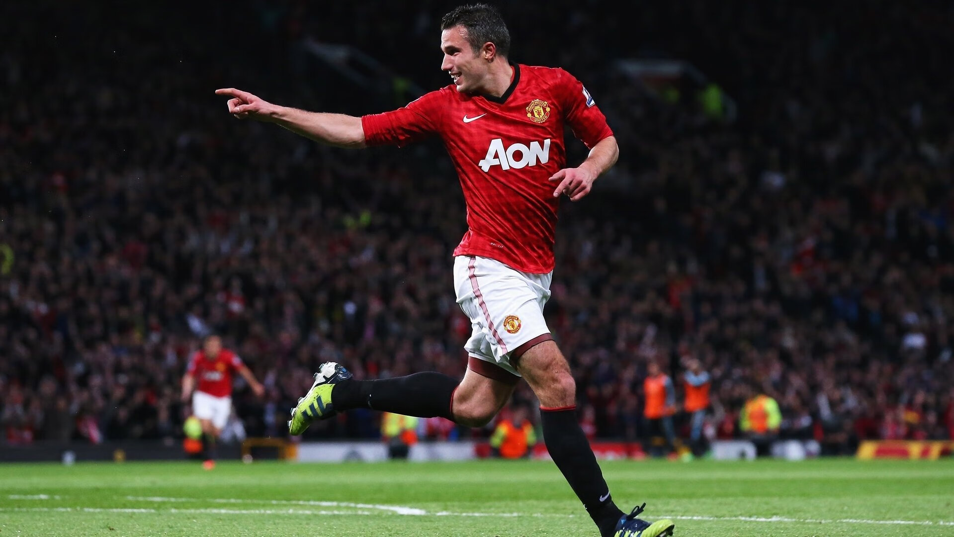 爱游戏综合娱乐-是否应为中小球队设立转播分成倾斜机制，球场转球分队